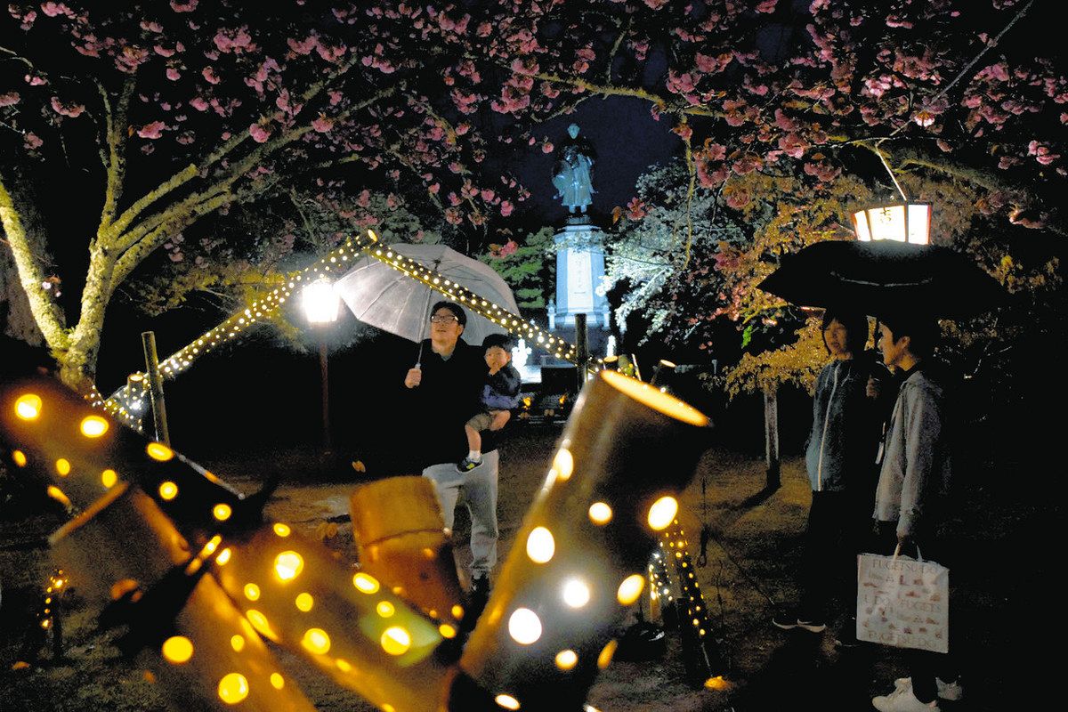 吉崎を包む優しい竹明かり あわら 道の駅「蓮如の里」で点灯式 26
