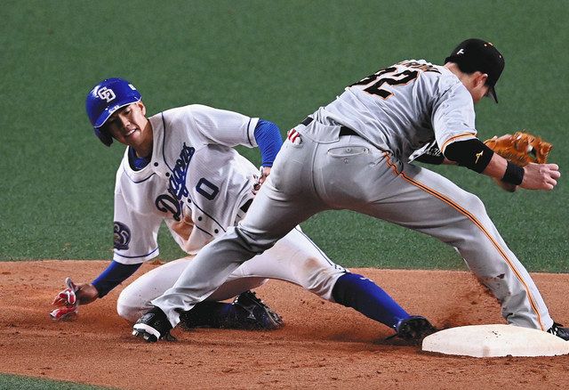 ９回裏無死一塁、打者石橋のとき、代走高松が二盗を決める 