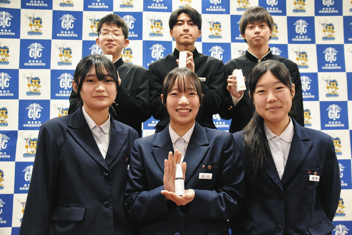 アロマオイル、吹きかけ集中 県岐阜商高生、家具メーカーと協力し開発 アロマオイル、吹きかけ集中 県岐阜商高生、家具メーカーと協力し開発