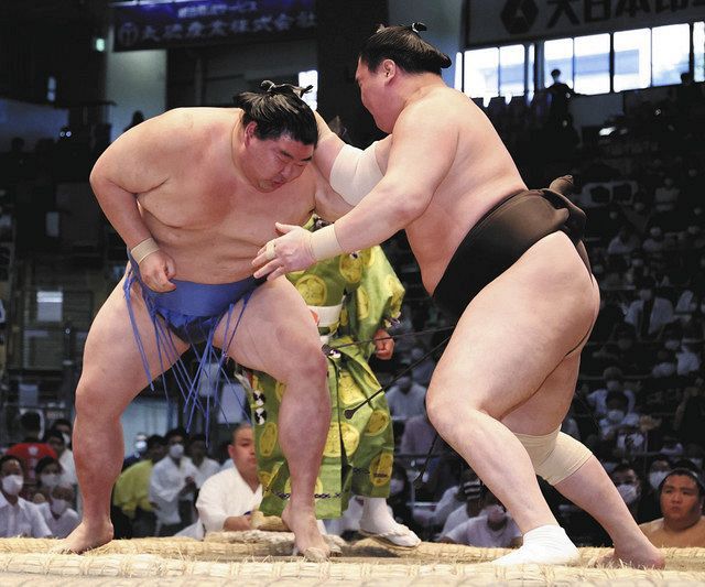 写真 正代に張り手を見舞う白鵬 中日スポーツ 東京中日スポーツ