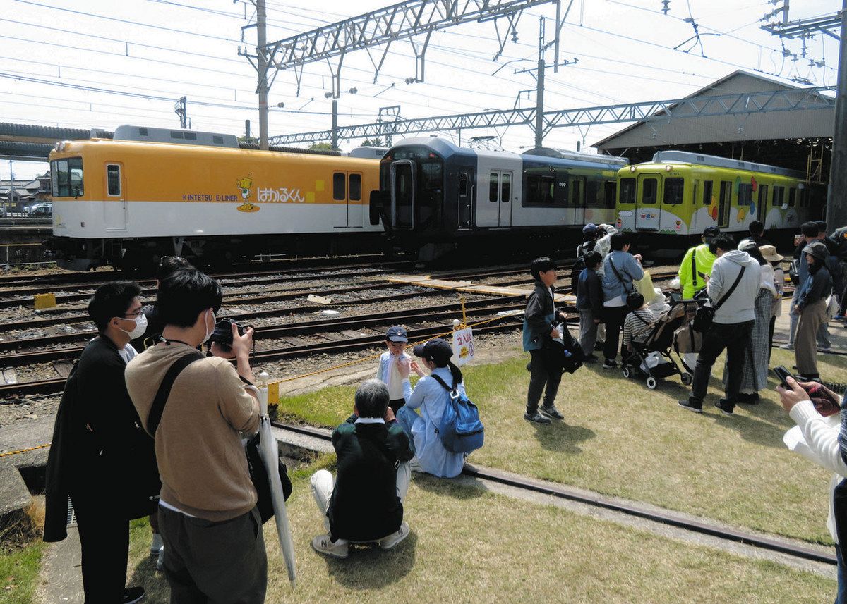 初展示の新型車両「1A系」パチリ 塩浜の近鉄まつりにファン1万人：中日