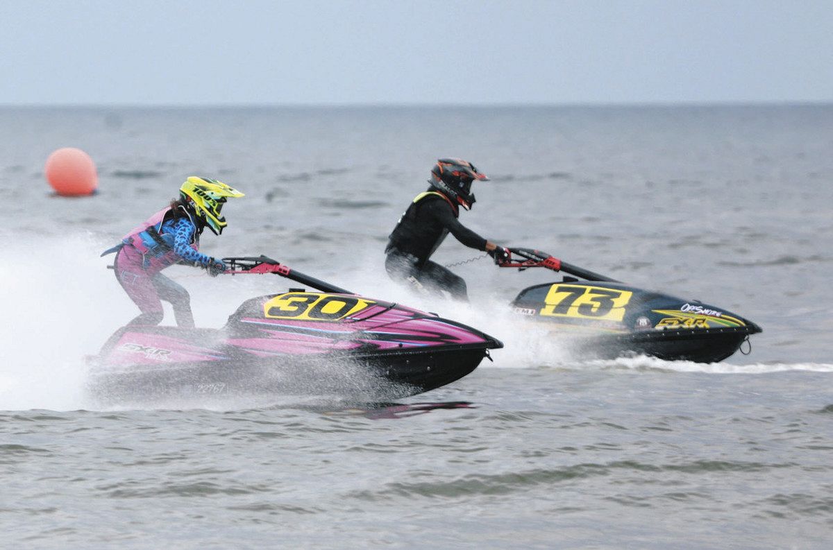 水上バイク 熱いレース 今浜海岸で全国大会：北陸中日新聞Web