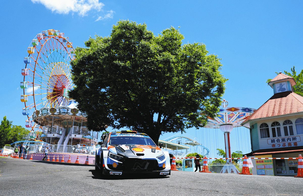 リモートサービスの会場となった恵那峡ランド内を走るラリーカー