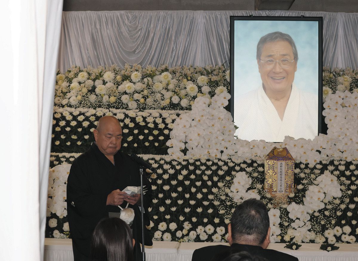 八角 理事 長 四股 名