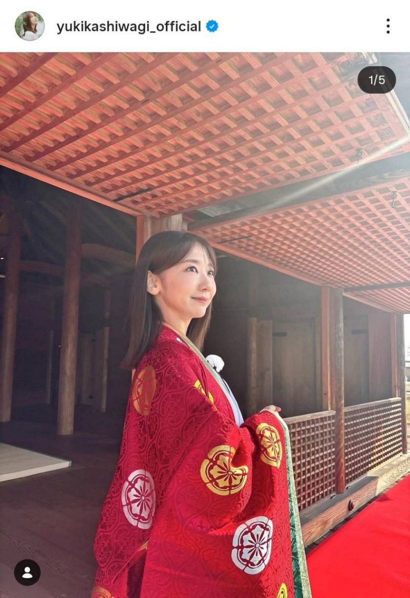 実際の投稿】柏木由紀、十二単で「雅」な“ゆき姫様”：中日スポーツ 