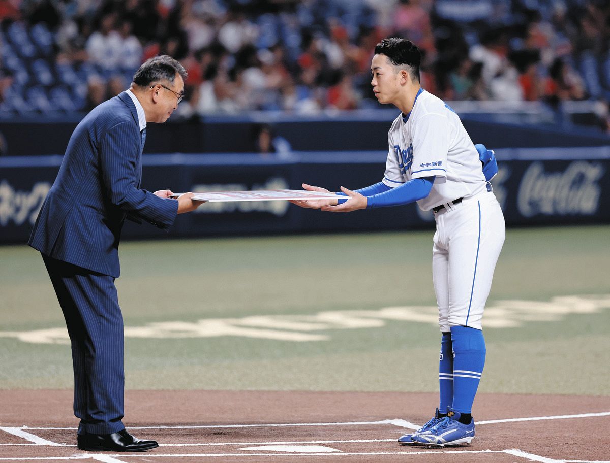 侍ジャパン岡林勇希選手応援パネル F_Mf-eYaAAAwWOY.jpg