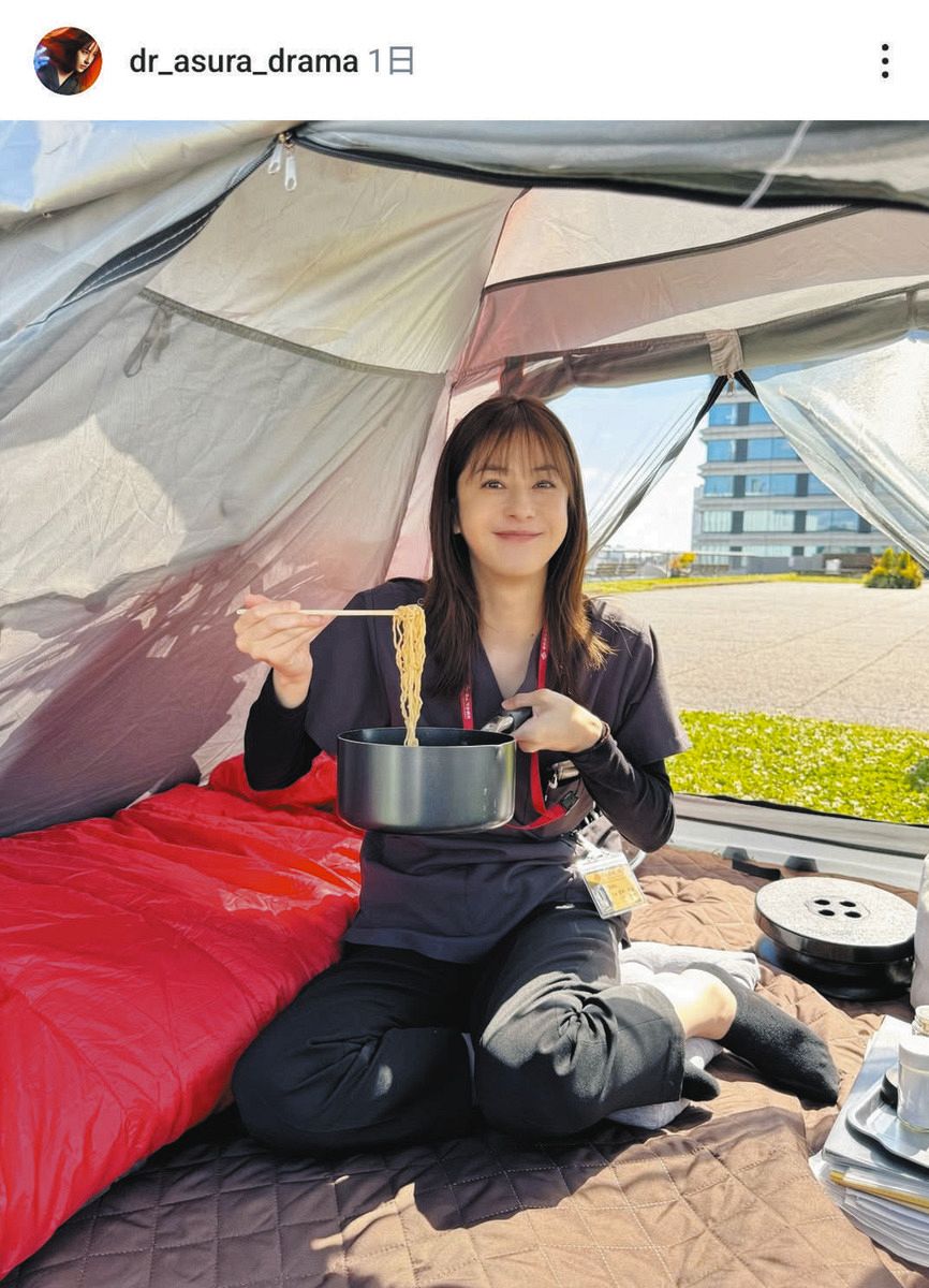 ◇杏野朱羅、衝撃の豪快テントラーメン【写真】：中日スポーツ・東京中