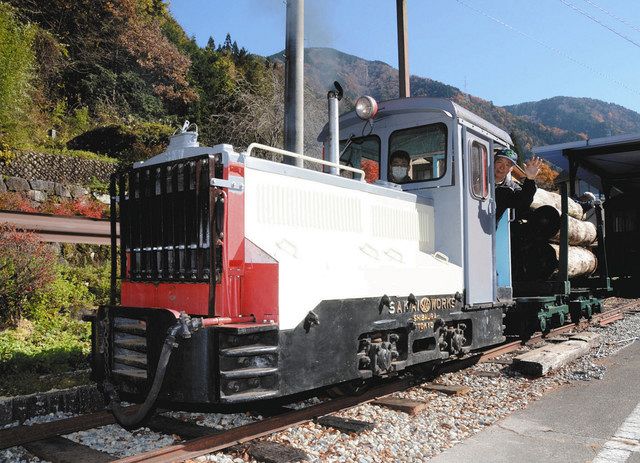 半世紀ぶりに森林鉄道のディーゼル機関車走る 小坂 中日新聞web