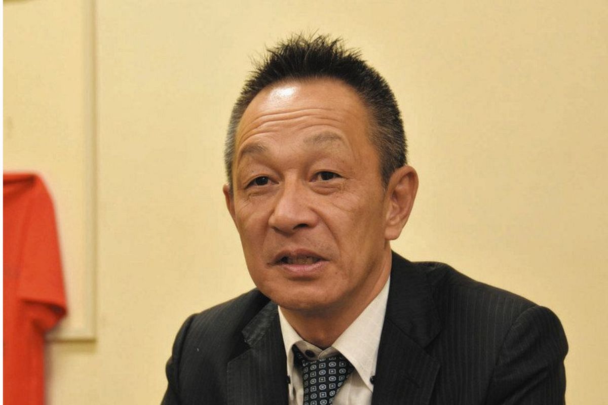 「地域に愛される大学でありたい」などと語る安達理事長＝瑞浪市土岐町で