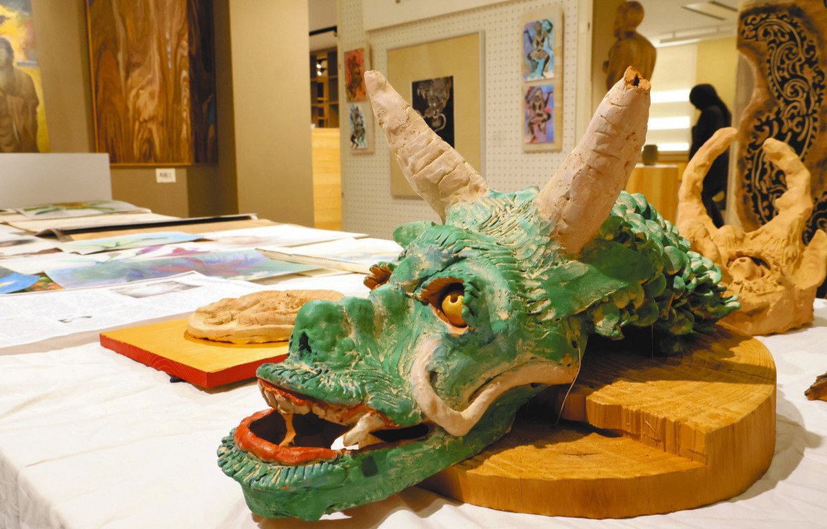 天龍を愛した美術家・鎌倉正之さんの遺作展 29日まで、村郷土美術館