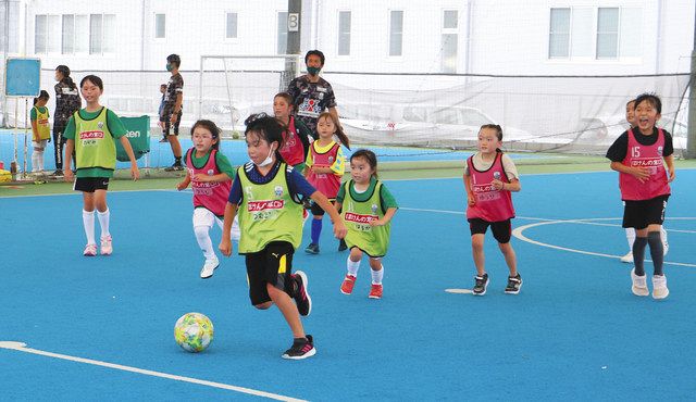 女子児童がサッカーの楽しさ味わう 各務原でｆｃ岐阜大会 中日新聞web
