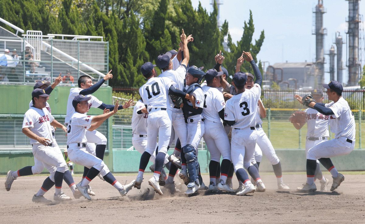 スタメン全員２年生の菰野が１６年ぶり３度目甲子園 大会直前に前監督が解任、動揺を乗り越え聖地へ【高校野球三重大会】：中日スポーツ・東京中日スポーツ