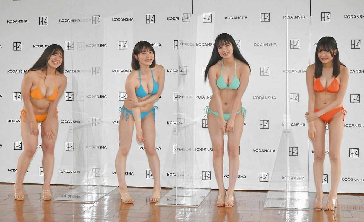 ミスマガジンベスト１６に選ばれた（左から）金澤日風美　大塚遥　内藤花恋　亀山キラリ