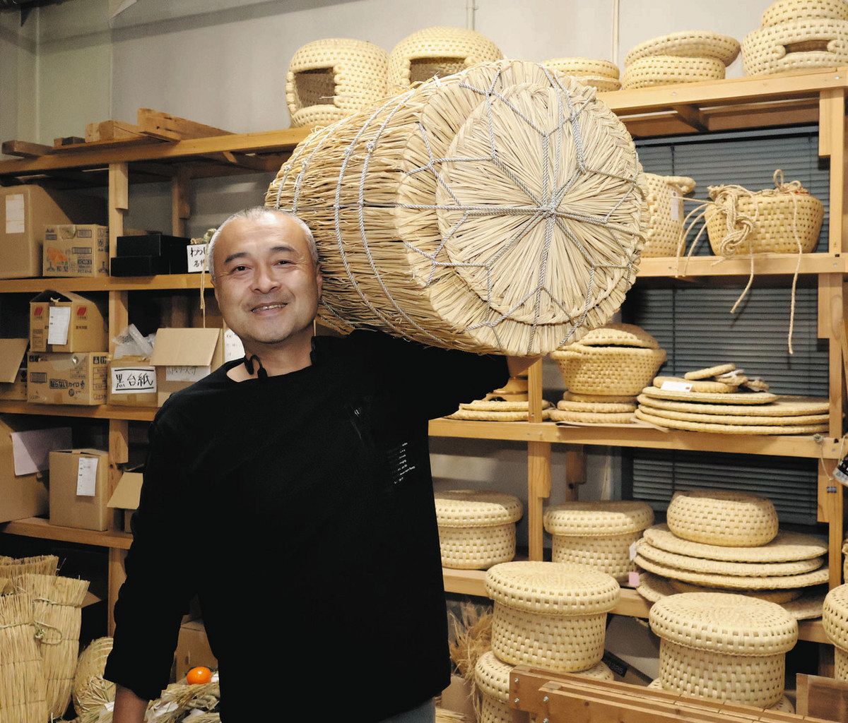 わら細工、新年へ作業最盛期 土俵の出荷終え、門松やしめ縄出番：中日