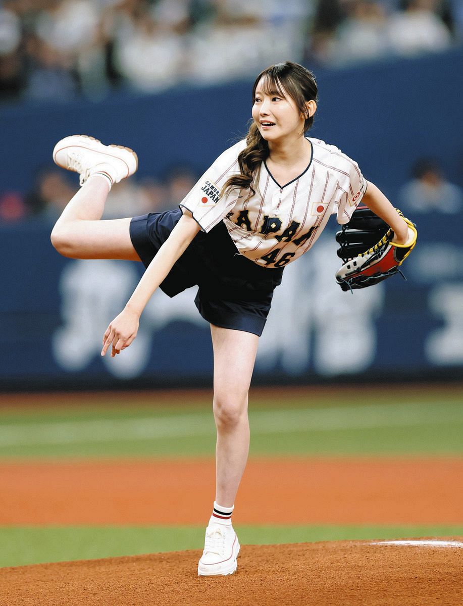 侍ジャパン始球式に乃木坂46の黒見明香が登場 ワンバウンドで捕手務め
