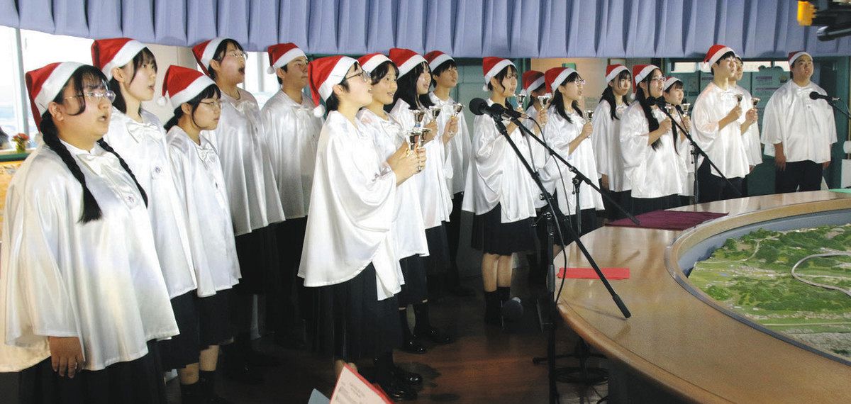 もうすぐクリスマス、響く歌声 四日市メリノール学院中・高生が
