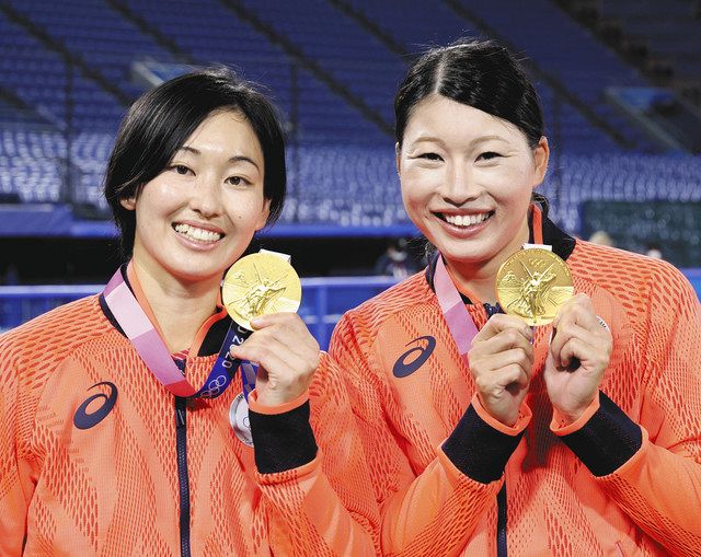 県勢の成績＜2＞ ソフトボール「金」 渥美万奈、山崎早紀 ：中日新聞
