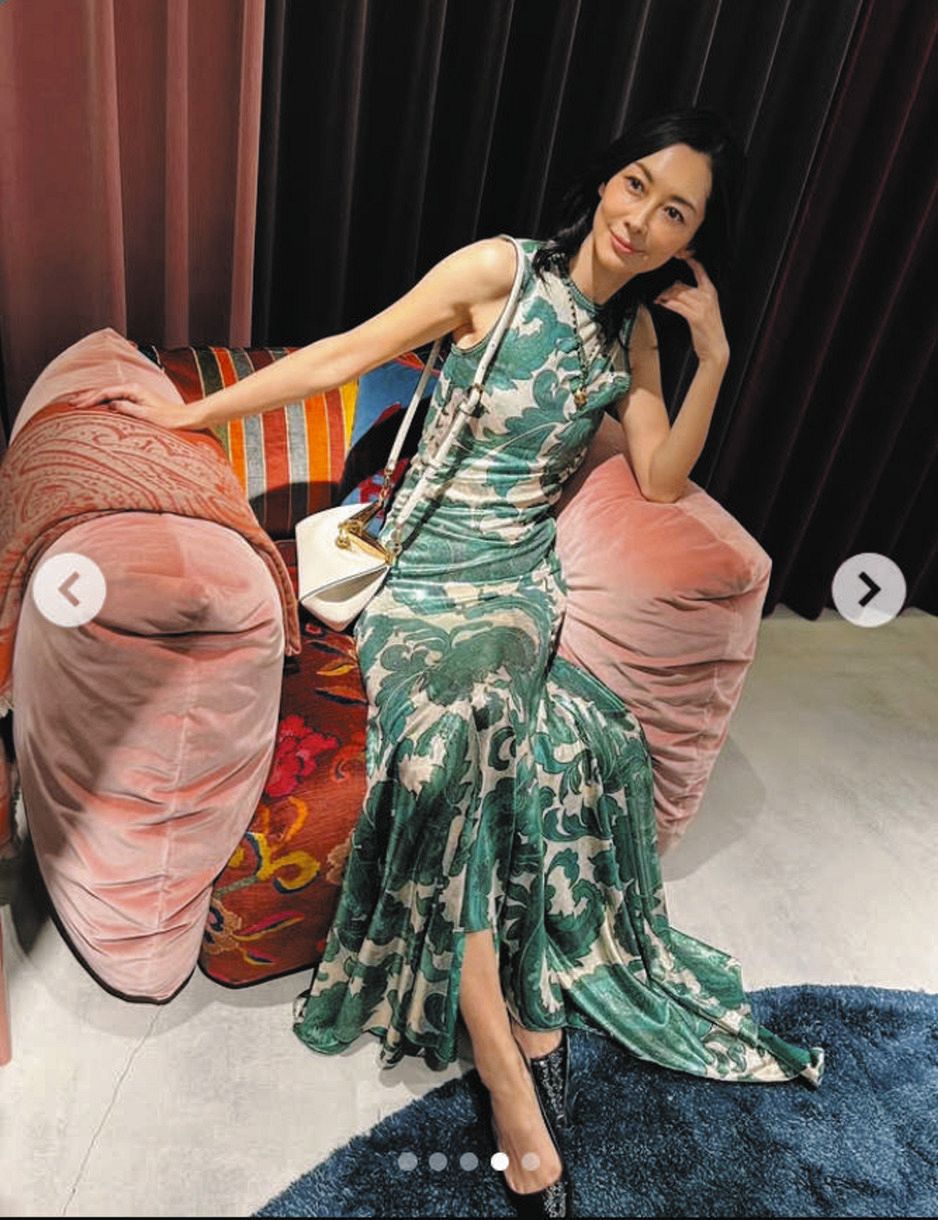 伊東美咲ANA等身大パネル 伊東美咲 等身大パネル ANA Amazon.co.jp