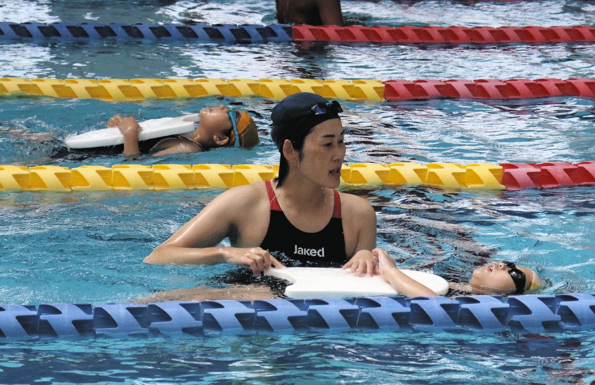 金藤 リオ五輪・金の金藤さんが水泳指導 岐阜で「キッズサマースクール」始まる：中日新聞Web