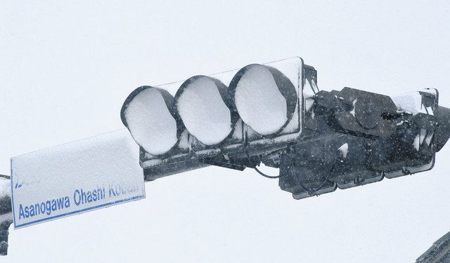 石川】LED信号機 吹雪に弱く 表面の雪溶けにくく 色識別できず