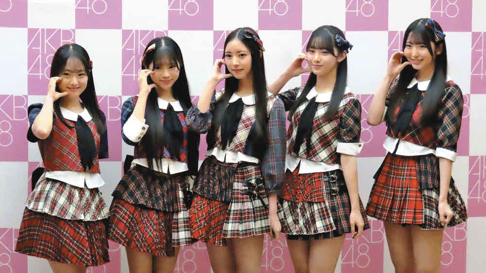 AKB48が日本武道館4日間連続公演の初日を開催 21期研究生をお披露目し