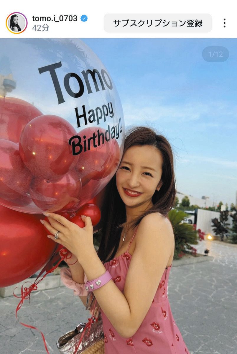 ★み様確認用★板野友美 ◇板野友美、笑顔のキャミワンピショット【写真】：中日スポーツ・東京