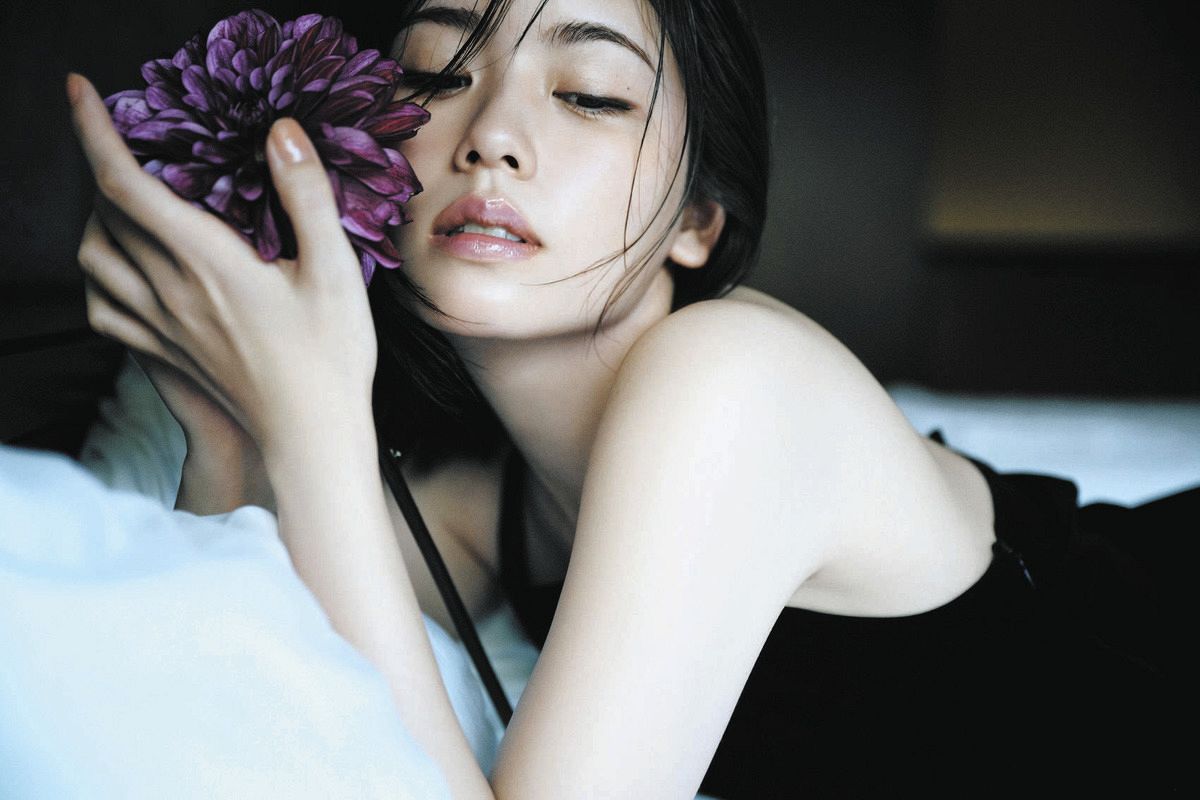 小芝風花のデビュー15周年イヤーにあたる来年のカレンダー発売＆お渡し