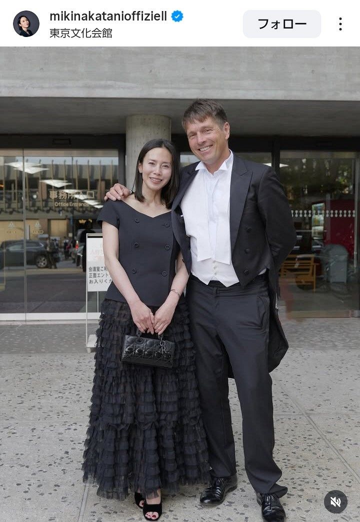 ◇中谷美紀、「新婚さんみたい」夫とのツーショット【実際の投稿】：中