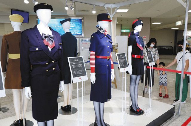 空港限定 客室乗務員 スチュワーデス 制服姿ハローキティストラップ