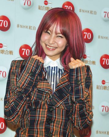 Lisa 髪赤く染め 衣装は日本を意識したものに アニソン界の 歌姫 海外にも聞かせたい 中日スポーツ 東京中日スポーツ