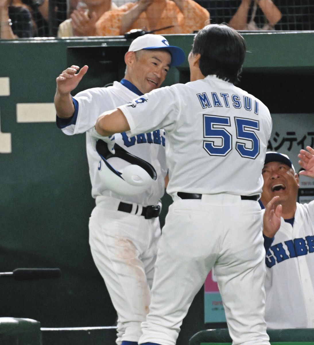 プロ野球カード☆松井秀喜&イチロー☆ ◇イチローさん、3ラン放った松井秀喜さん迎える【写真】：中日