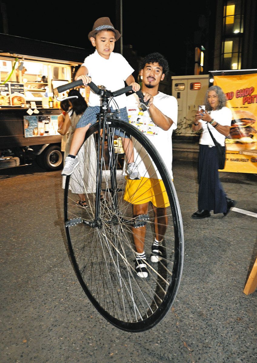 大車輪でものづくりに興味を 美濃太田駅前でペニーファージング試乗