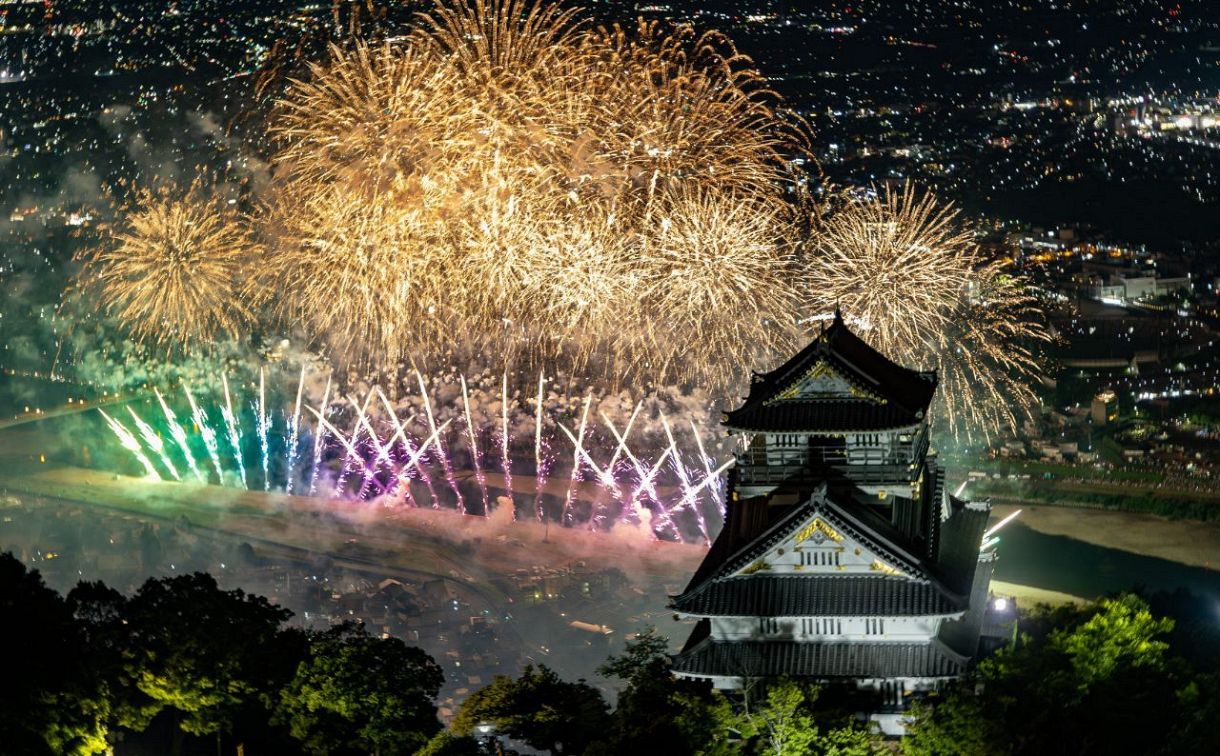 ふるさと納税 ぎふ長良川花火大会 自由席・先行入場券付き 応援