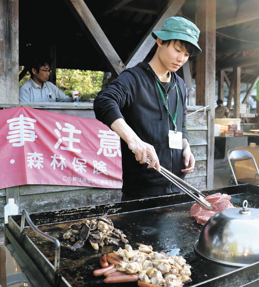 バーベキュー指導者、こだわりの料理提供 多賀で初の全国文化祭：中日