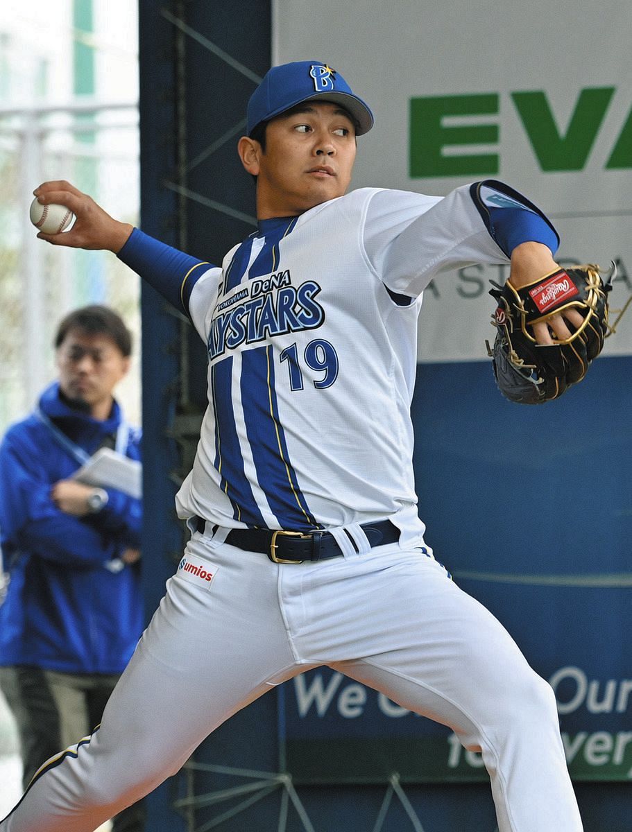◇DeNA・山崎康晃、守護神返り咲き目指し初日からブルペン入り【実際の
