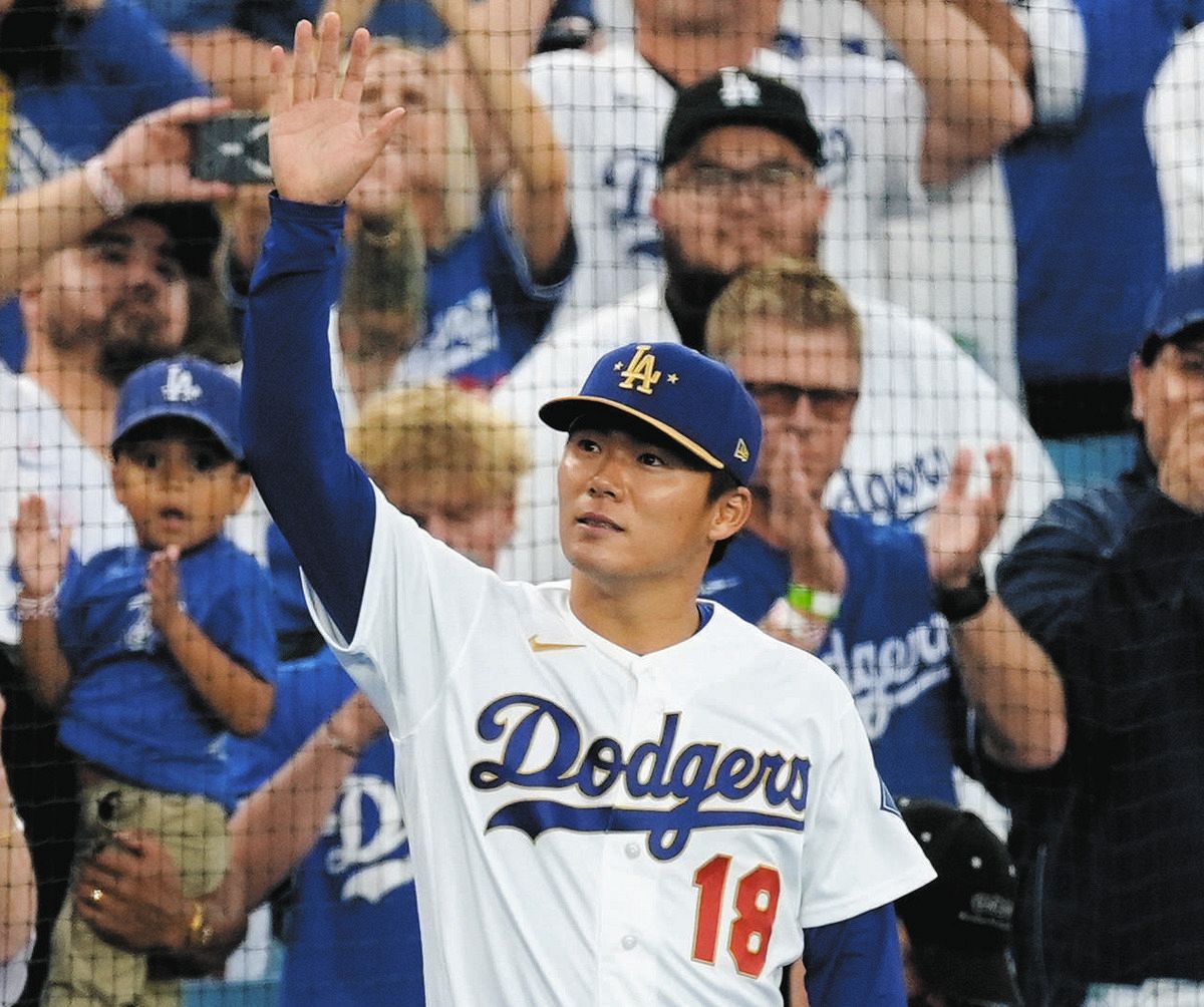 大谷二刀流デー』に配布された山本由伸＆ヨッシーのコラボボブルヘッド