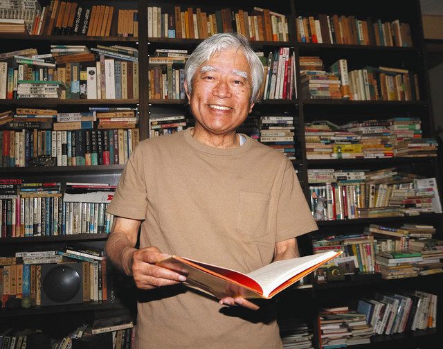 高齢者を覆う漠然とした不安や恐怖に対して、率直な思いを語る堀尾院長＝碧南市新川町で 