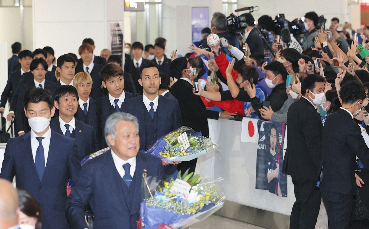 写真複数 ブラボー 帰国したサッカー日本代表 中日スポーツ 東京中日スポーツ