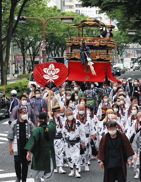 からくり人形が掲げる「コロナ退散」 名古屋、3年ぶりに若宮まつり