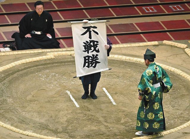 正代 おまえもか 痛いから休むのでは 根性論 の私は古いのだろうか 北の富士コラム 中日スポーツ 東京中日スポーツ