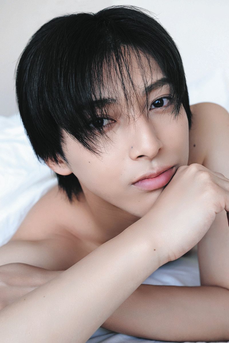 ◇木原瑠生、写真集「生きる。」初公開ショット【写真】：中日
