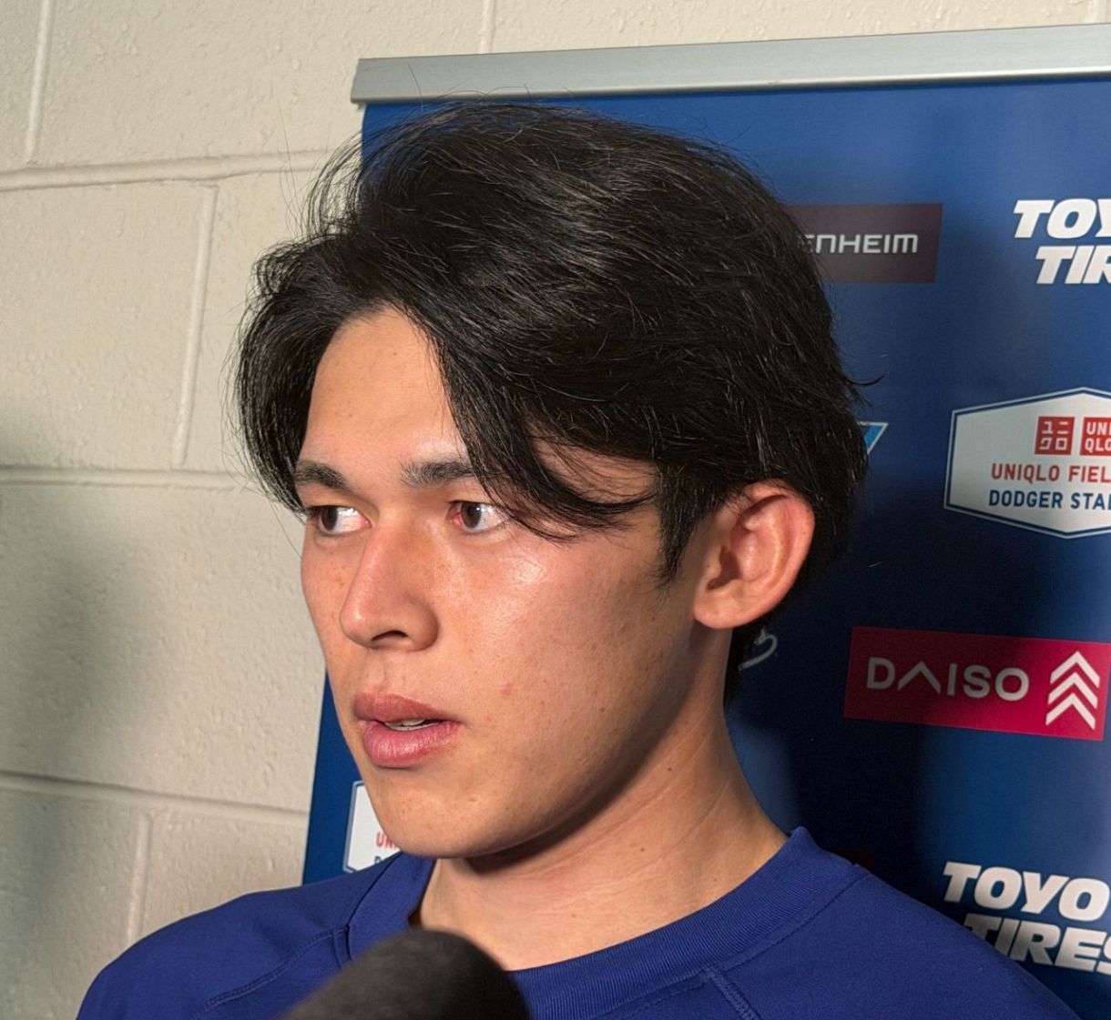 ドジャース球団カメラマン、今季初勝利の佐々木朗希とボブルヘッド人形