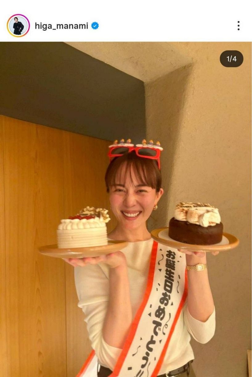 ◇比嘉愛未、両手に”花”【写真】：中日スポーツ・東京中日スポーツ