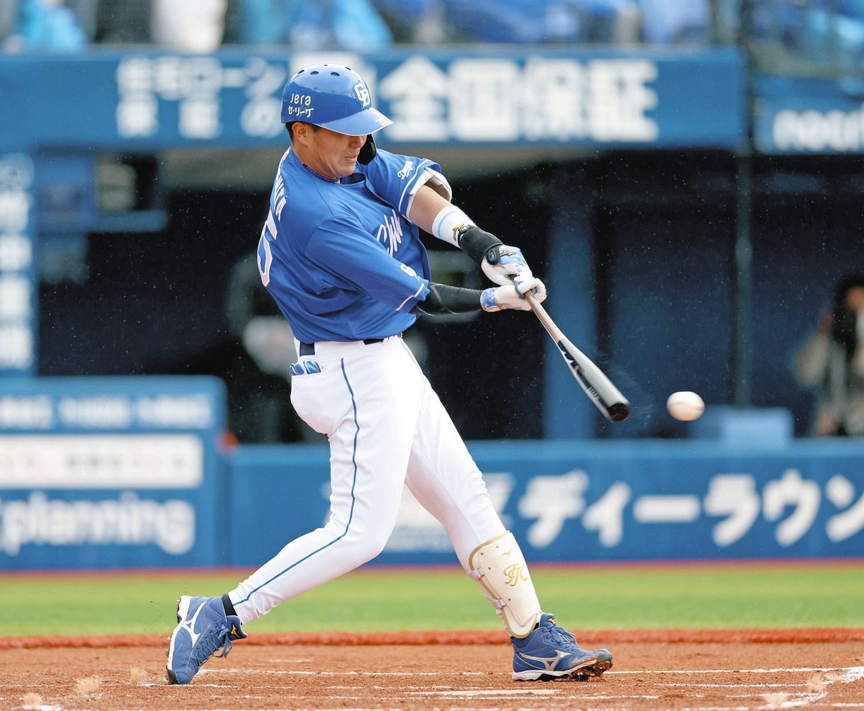 中日・木下拓哉、バウアーから三遊間を破る左前適時打、11