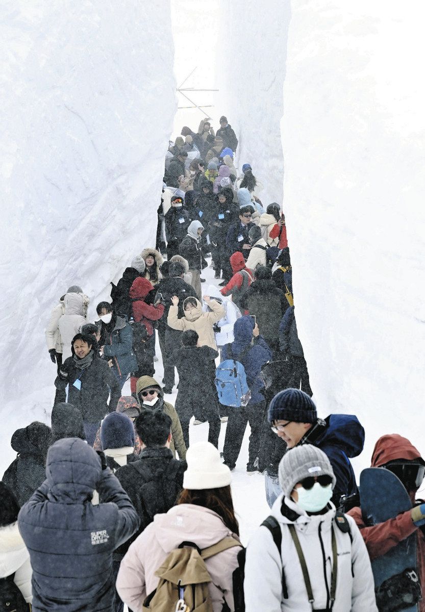 雪 間近で体感できる巨大な雪壁「雪の大谷」：富山の自然・景観スポット