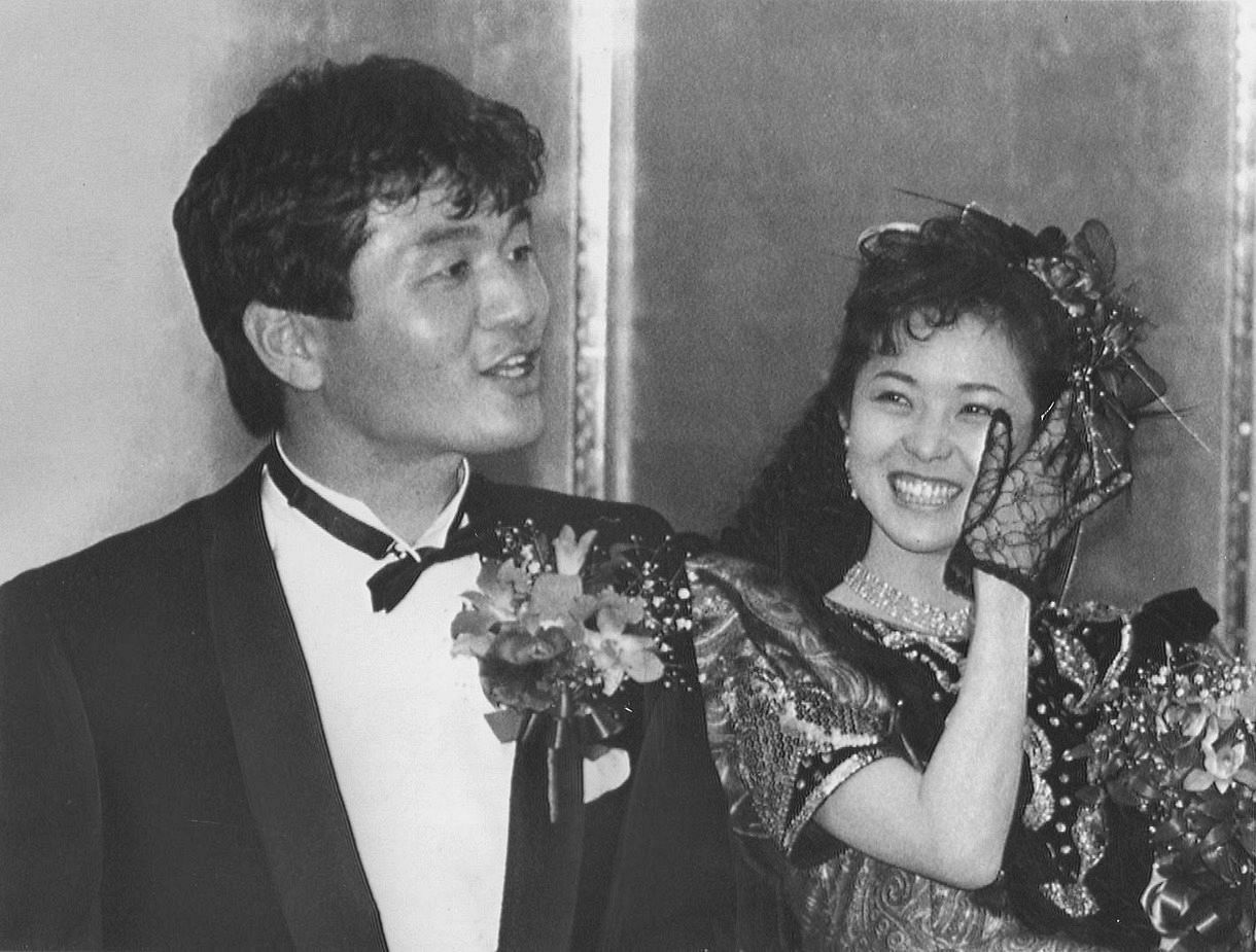 挙式した大島康徳さんと奈保美さん＝1987年