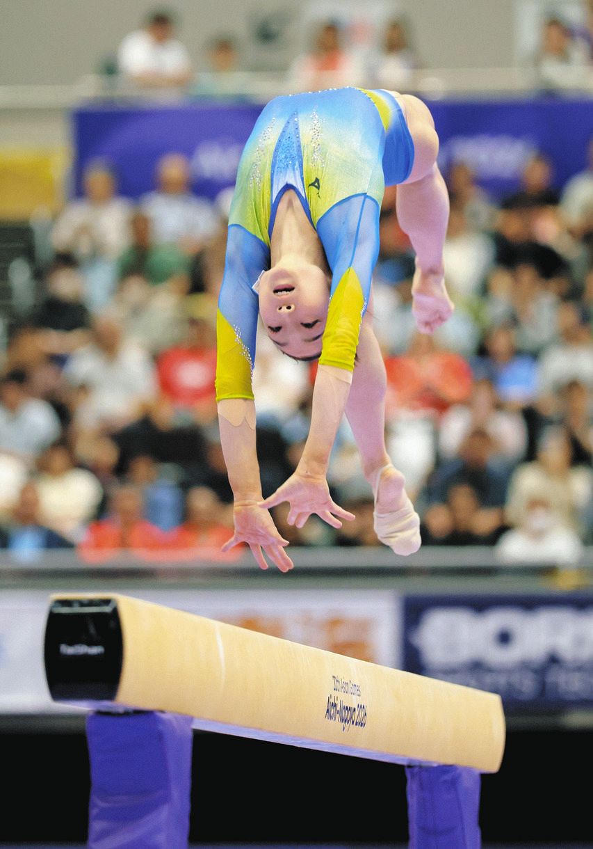 体操女子平均台、津市出身・岡村真が銅メダル 「メダル取れ自信になっ