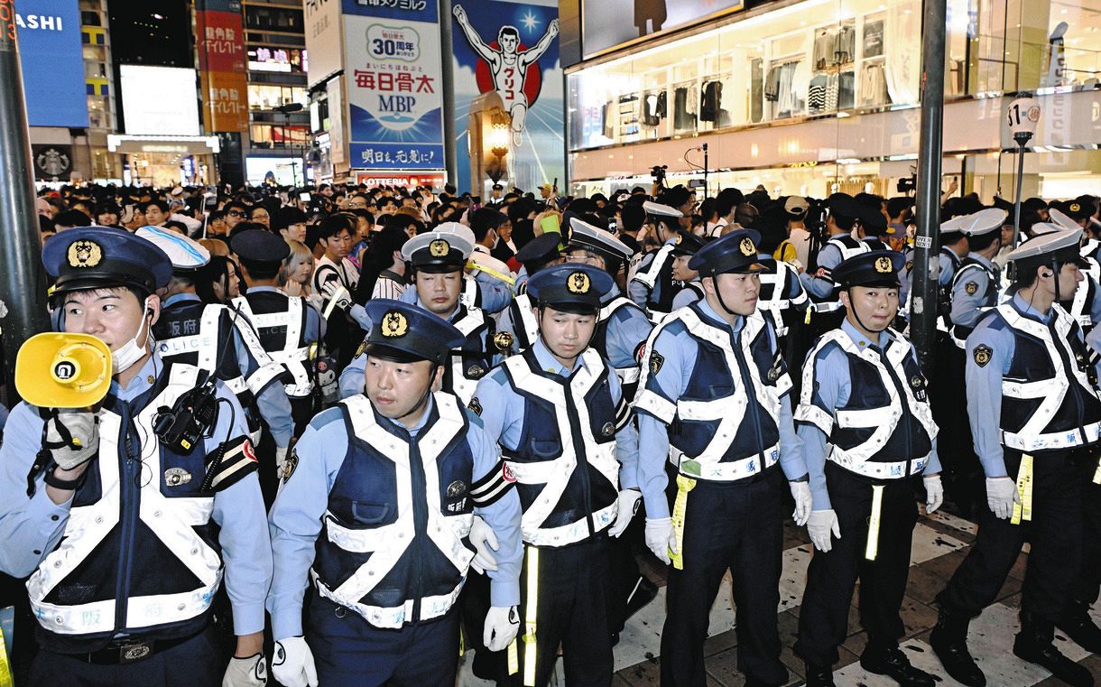 阪神ファンよ、飛び込むことなかれ!!! : 「道頓堀」応援団 阪神ファンよ、飛び込むことなかれ: 「道頓堀」応援団 | アスク