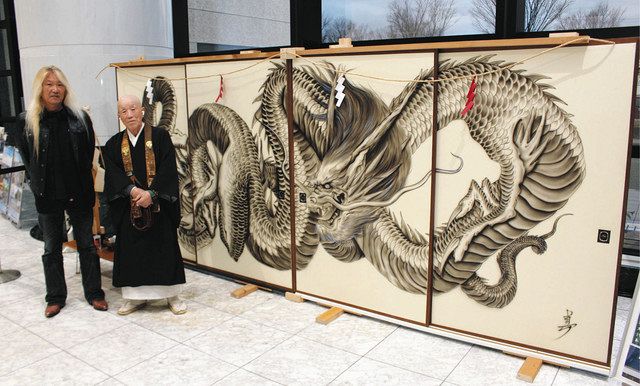 エアブラシで迫力の「竜神」襖絵、各務原の山中不動院に 制作2カ月の