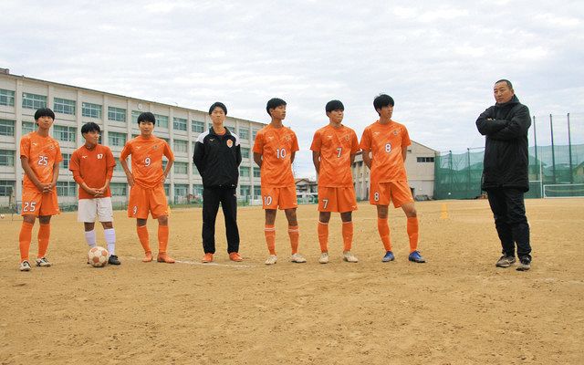 自信持ちプレー 津工の選手ら意気込み 高校サッカー ２８日初戦 中日新聞web